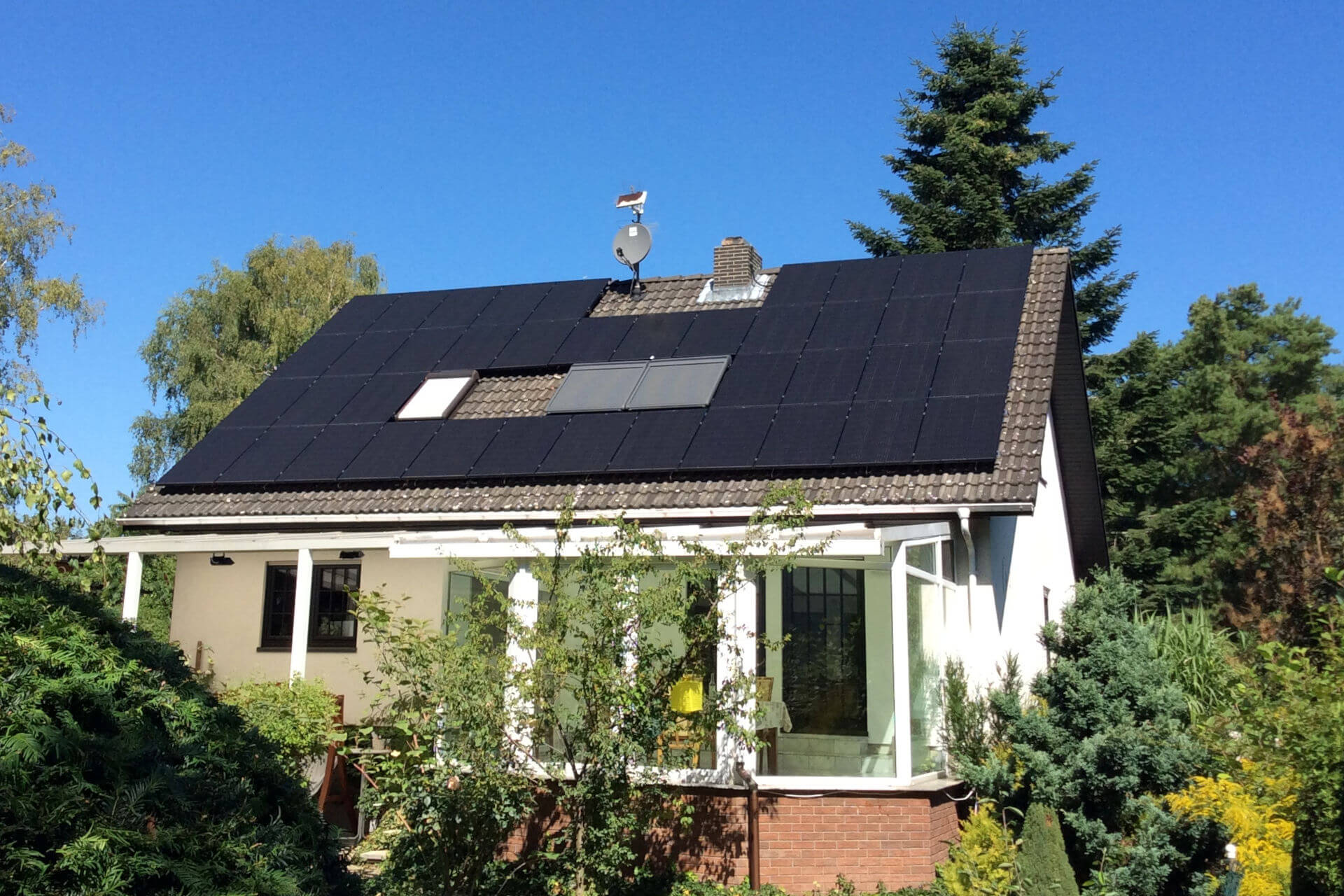 PV-System mit Batteriespeicher auf Haus